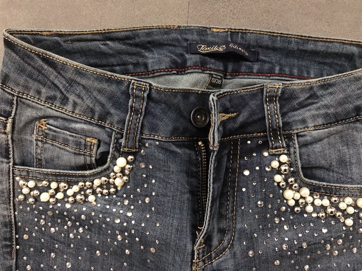 Jeans: Jeans mit Perlen und Strass Applikationen – Neuf (Voir description) à Niederuzwil par nic_qjk5 2